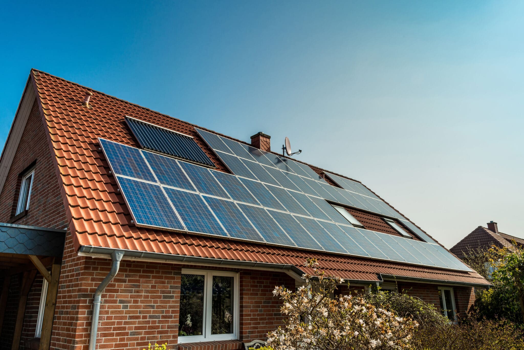 Solar Panel Installation: DIY vs. Professional Installation - Solar In ...